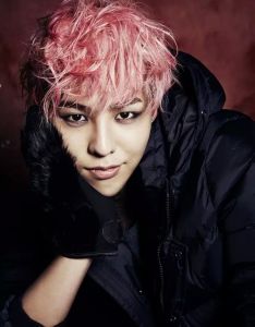 GD权志龙现场演绎《少年啊》，嗨爆全场！