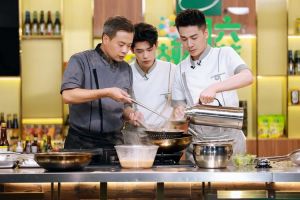 《中餐厅》第八季_林大厨带领团队打造美食盛宴