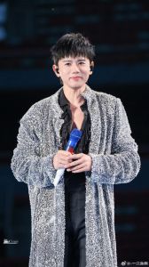 张杰_中国流行歌手的独特嗓音与广泛主题