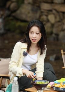 周雨彤礼物涉嫌假货，人缘好形象受质疑