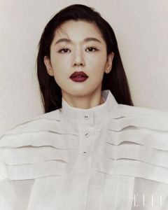 全智贤ELLE封面展巨星风采，新剧《北极星》明年亮相