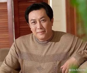 唐国强_从荧幕英雄到争议漩涡中心的跌宕人生