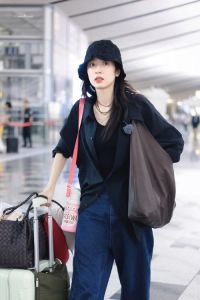 周雨彤《花儿与少年》表现引争议，明星真实性格引关注