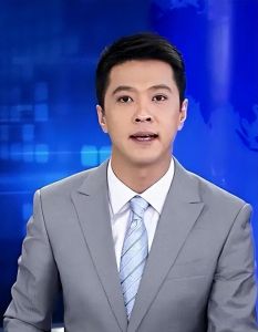 央视帅气主持人顾国宁因病离世，年仅46岁，业界哀悼