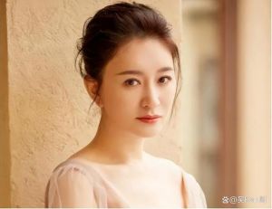 李小冉_艺术熏陶下的坚强美，爱情波折终获幸福