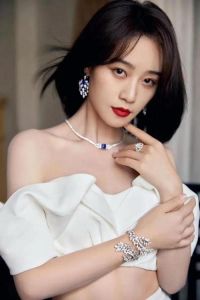 虞书欣换房引争议，黄圣依蓝盈莹互撕，娱乐圈热点盘点