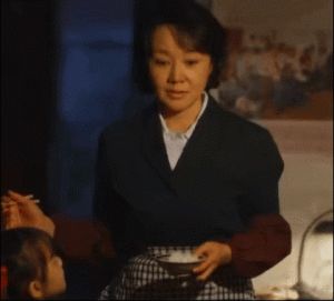 《小巷人家》_闫妮塑造时代女性黄玲，深度演绎成长蜕变