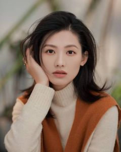 马藜演乡村少女引争议，年代剧如何打动观众？