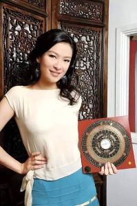 旺夫港姐+风水大师_跨界融合的传奇婚姻与成功之路