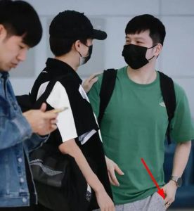 高钧贤香港佩戴戒指，喜讯即将公布