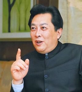 唐国强憔悴近照引热议_经典荧幕形象与岁月痕迹