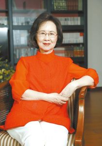 传奇作家琼瑶_爱情与坚韧的文学传奇