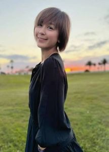 43岁唐宁新西兰惬意生活_童颜女神的异国寻真谛