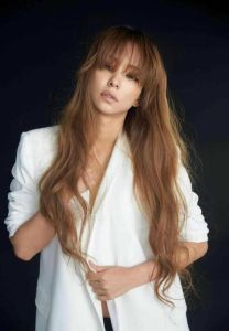 日本唱歌的天后级歌手 璀璨星光下的音乐传奇