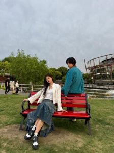 咔咔和艾兜是情侣吗 咔咔艾兜甜蜜互动，恋情悬念引关注！