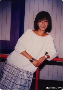 陈慧娴出道时间 从青涩新人到乐坛常青树的音乐传奇