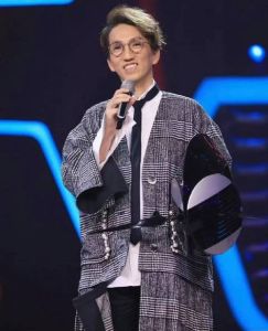 伤感情歌男歌手有哪些 张信哲陈奕迅等动人旋律回顾