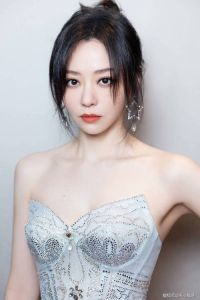 张靓颖算天后级别吗 天后逆袭之路，音乐传奇与情感波折