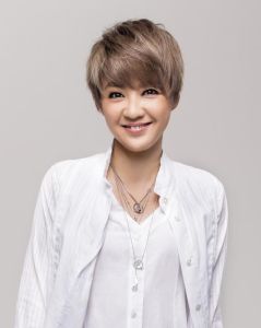 陈慧娴王菲谁的咖位大 华语乐坛天后对决，谁才是真正的天后？