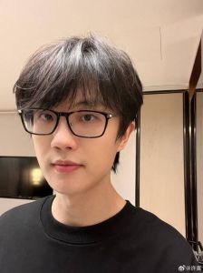 歌手许嵩和安安是父女吗，揭秘非父女音乐同行，各自闪耀乐坛