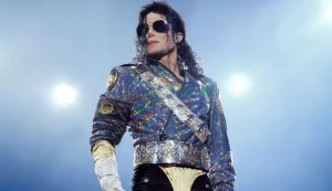 周杰伦阿信《说好不哭》引热议，二手市场低价转卖，版权问题再引关注