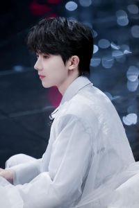 马嘉祺《我们的歌》惊艳演绎，才华横溢青年歌手备受瞩目！