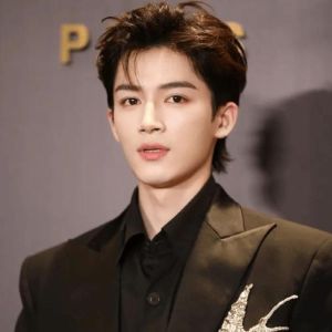 现在的男顶流是谁-檀健次李现等引领潮流，谁将成下一位？