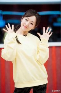 杨钰莹属于什么咖位_90年代甜歌天后，人生起起伏伏，唱歌依旧顶级！