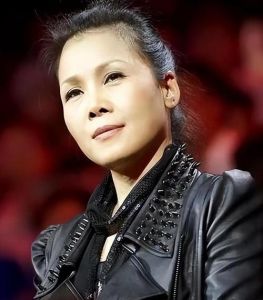 田震是女中音还是女高音_华语乐坛常青树，风雨彩虹铿锵玫瑰