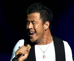 杨坤乐坛往事_从巅峰到落寞