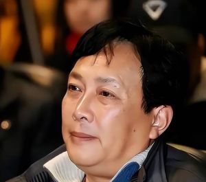 唐国强搞笑综艺咖，73岁状态好，61岁混血老婆也优雅！