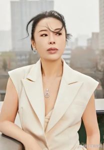 黄绮珊受到人身攻击了吗_春晚黄绮珊遭网暴？别只盯表情，欣赏专业歌手的励志人生