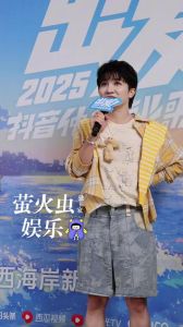 黄霄云采访提到周深_黄霄云偶像周深，互相帮衬情商高，音乐合作超棒，友谊感动人心！