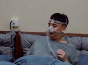 53岁黄磊健康亮红灯？睡眠病困扰引担忧，需呼吸机助眠