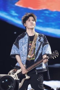 大张伟演唱会一般多长时间_大张伟演唱会超长沉浸体验，花样多舞台炫，互动不停，视听盛宴新潮流！