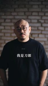 刀郎演的嗓音怎么样_刀郎情歌依旧动人，演唱会人气不减当年