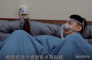 黄磊戴呼吸机睡觉引关注，健康状况引担忧