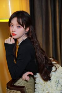 黄霄云在乐坛是什么实力_黄霄云唱功超强，美声背景突出，但流行音乐驾驭力稍弱，更适合抒情歌