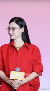 《一路繁花》展现张柏芝真实人品，暖宝宝形象获赞，刘晓庆等力挺