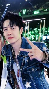 王一博这就是街舞点评_王一博《街舞》专业又搞笑，点评暖人心，年轻人太厉害了！