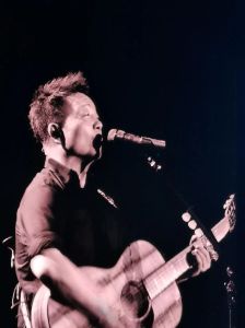 许巍在民谣界什么地位_从摇滚到民谣的传奇歌手