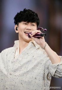林俊杰属于中音还是高音_林俊杰唱功超赞，声音好听有感染力！