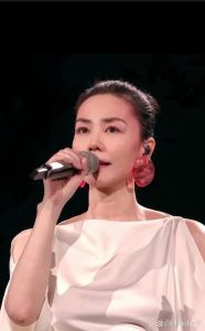 王菲是中音还是高音_王菲高音变吃力？嗓音独特变柔和，唱功依旧惊艳
