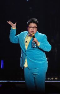 韩红是全音域_韩红《歌手2024》唱功惊艳，高音王者地位无可撼动！