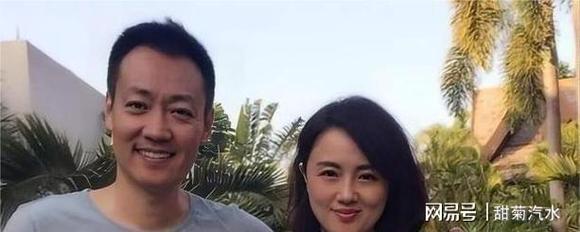 辛柏青被偶遇吃饭显消瘦，李乃文暖心夹菜引心疼，辛柏青妻子朱媛媛意外现身排练照片，夫妻低调生活引关注