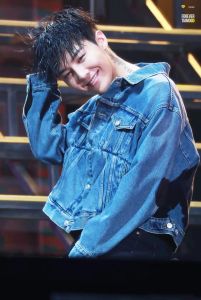 权志龙是顶流还是巨星_K-pop传奇，音乐才子，人生起伏，顶流还是巨星？