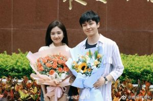 翟子路喊错名字被李兰迪机智化解，自嘲获好感