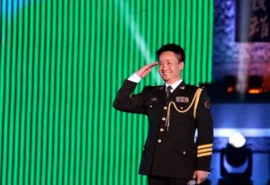 阎维文地位有多高_军歌之王，实力赢得尊重