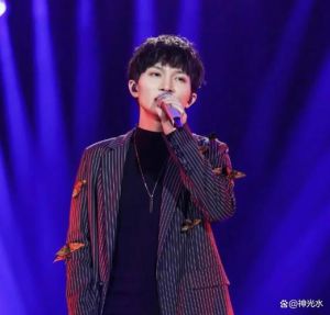 周深跟张杰谁的高音高_技术风格谁更胜一筹？