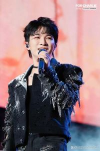 韩国音乐老师评价周深_周深惊艳韩国音乐老师，歌声无国界！